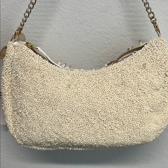 Elegant Cream and White 3D Floral Shoulder Bag 💜✨ - Picture 4 of 7